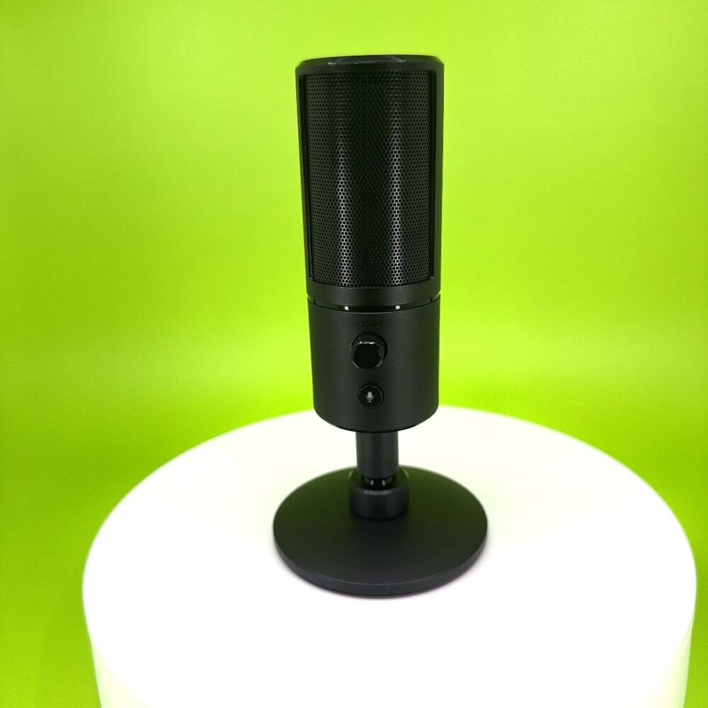 Razer Seiren X USB Microphone: Professional Grade - Built-in Shock Mount